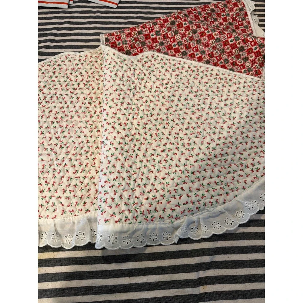 Vintage Reversible Quilted Christmas Tree Skirt Red Green Patchwork Eyelet Lace